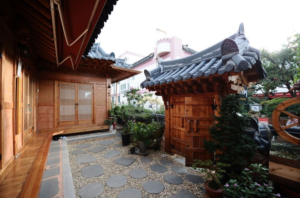 Gartenanlage, Hanok Gästehauses Byeolbit Swimteo, Jeonju, Südkorea Reise