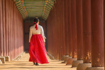 Frau in Hanbok, Südkorea Rundreise, Seoul