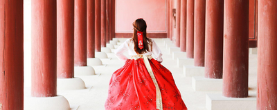 Mädchen im koreanisch-traditionellen Hanbok, Südkorea Rundreise