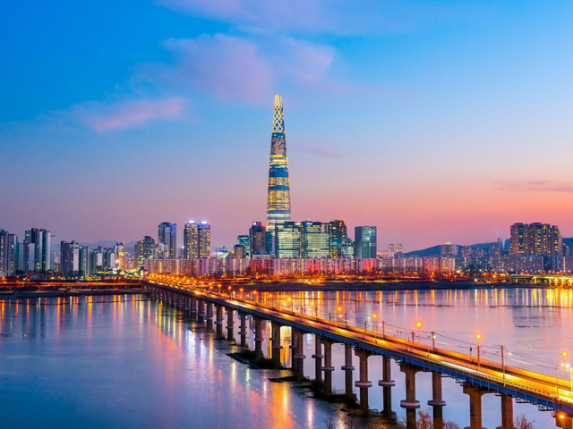 Skyline von Seoul mit dem Lotte World Tower, Südkorea Reisen